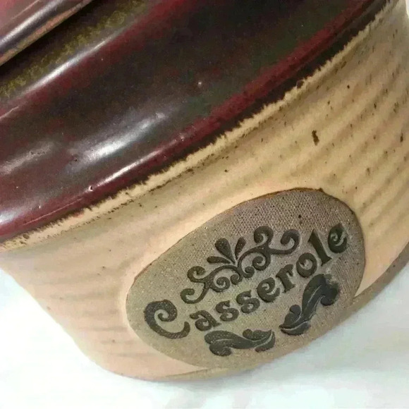 Vintage J.B.K. Canada pottery casserole dish with lid - Picture 5 of 10